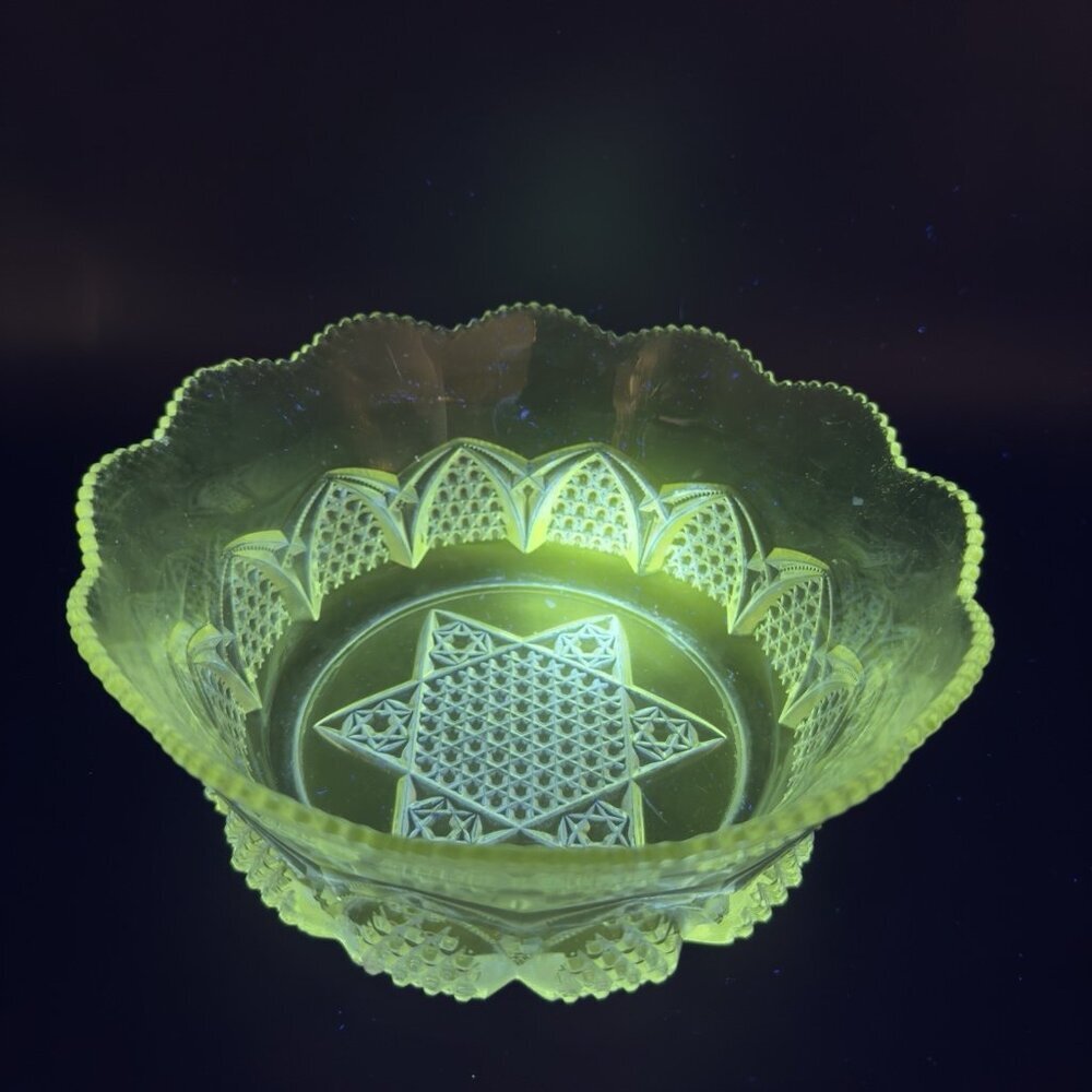 Antique EAPG Duncans Sons Clear Glass Bowl Dish Manganese 365nm UV‎ Glow Glass